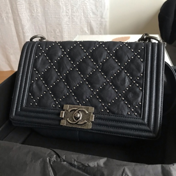 chanel navy quilted bag